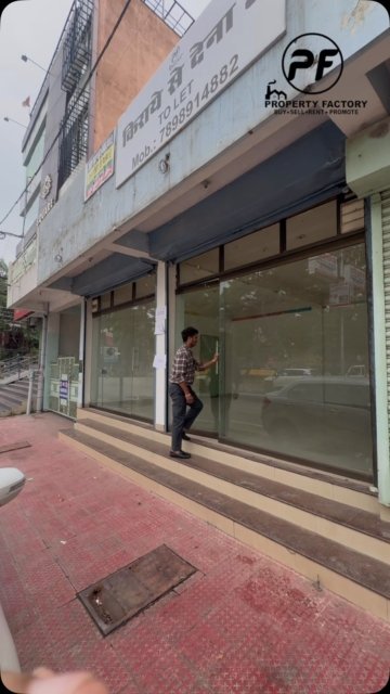 Your Next Business Spot Is Here! ✨
.
Shop fron - 21 feet 
Total carpet area - 450 sqft 
.
.
Note :- shop me samne ka glass laga je de rage hai , shop me attached washroom hai , shop ka height 10 feet hai , 
.
Location 📍- shop ka exact location Narmada chowk near mangla chowk Bilaspur Chhattisgarh hai . Kotak mahindra bank ke just bagal me , 
  Location bahut hi Shandar hai